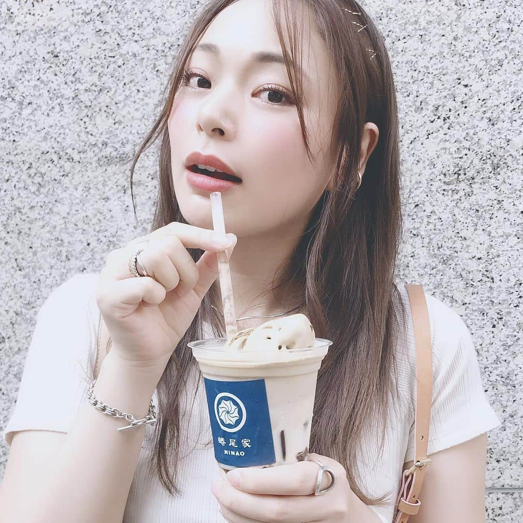 Yuuki mimuraさんのインスタグラム写真 - (Yuuki mimuraInstagram)「🥤✨ . . やっと暑くなってきたぞ〜〜🍦 #蜷尾家 ( @ninao.japan )さんのレセプションに 招待していただいて、冷たいフロートドリンクを いただきました💞 後で詳しくアップするね☡✍︎ . . . #ニナオ#NINAO#スキアマ#台湾幸福味 #theflavorofjoy#ソフトクリーム#お茶フロート #フロートドリンク#フロート#パイナップルケーキ #台湾#台湾スイーツ#ジウヂェンナン#jiuzhennan #駅近グルメ#グルメ#スイーツ#カフェ #アイスクリーム#タピオカ#タピ活 #みむタピ#ドリンク#麻布十番#麻布十番グルメ #麻布十番スイーツ#instafood#japanesegirl」7月17日 17時57分 - u0829u