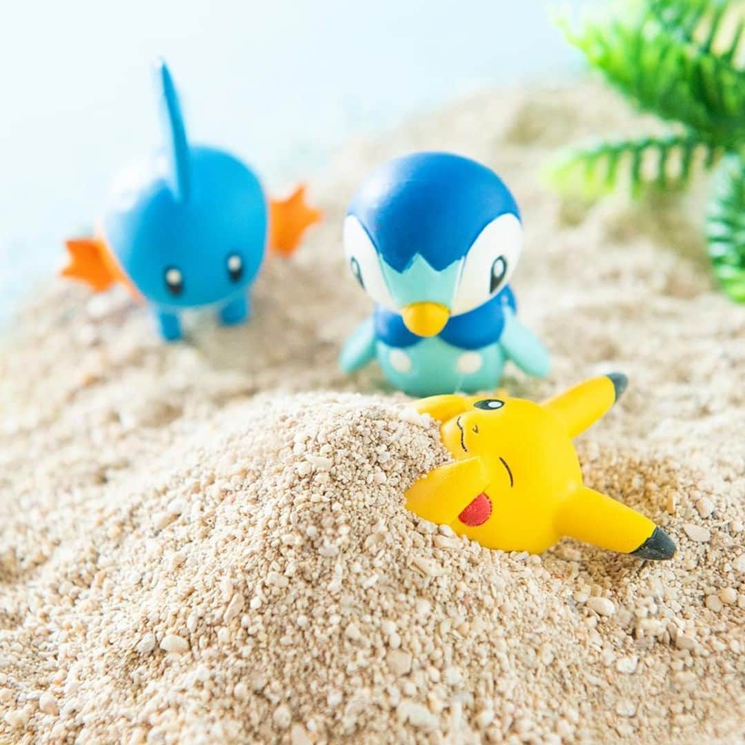ピカチュウ公式Instagramさんのインスタグラム写真 - (ピカチュウ公式InstagramInstagram)「【今日のピカチュウ】 ミズゴロウとポッチャマといっしょにビーチで砂遊び🏖☀ ピカチュウは砂をかけてもらって、まったり❓ #pikachu #mudkip #piplup #pokemon #pikachu_snap #photooftheday #beach #summer #sunny #ピカチュウ #ミズゴロウ #ポッチャマ #ポケモン #海 #ビーチ #砂浜 #夏」7月17日 18時00分 - pokemon_jpn