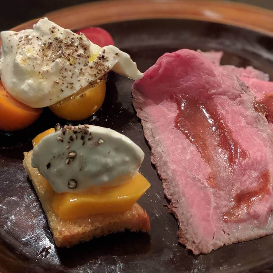 東京カレンダーさんのインスタグラム写真 - (東京カレンダーInstagram)「恵比寿『LOVAT』 . 『東カレ倶楽部メンバー様よりリポスト』 #repost ☞ @hiro2018eat . 肉とワインを楽しめる使い勝手のいいお店。 ワインの値付けがリーズナブルなのが嬉しい。 . 料理はどれも標準的に美味しいけど、 量が少な過ぎてお腹いっぱいにならないのがネック。 . 物足りない時は最後のパスタを大盛りにすべし。 使い勝手も良いし、1人1万程度で済むのでまたいくっ！ . 食べログ: 3.70 訪問: 2019/06/27 (2回目) . #東京グルメ #東京レストラン #ランチ#グルメな人と繋がりたい #食通 #グルメ #飯テロ #食スタグラム #飯スタグラム  #美味しいお店 #恵比寿 #恵比寿グルメ #イタリアン #恵比寿イタリアン #ワイン #パスタ #食べるの好きな人と繋がりたい #デートにオススメ#tokyofoodie #tokyogourmet#instafood #folowme #東京カレンダー#東カレ #東カレ倶楽部 #港区おじさん#lovat #肉とワイン」7月17日 18時00分 - tokyocalendar