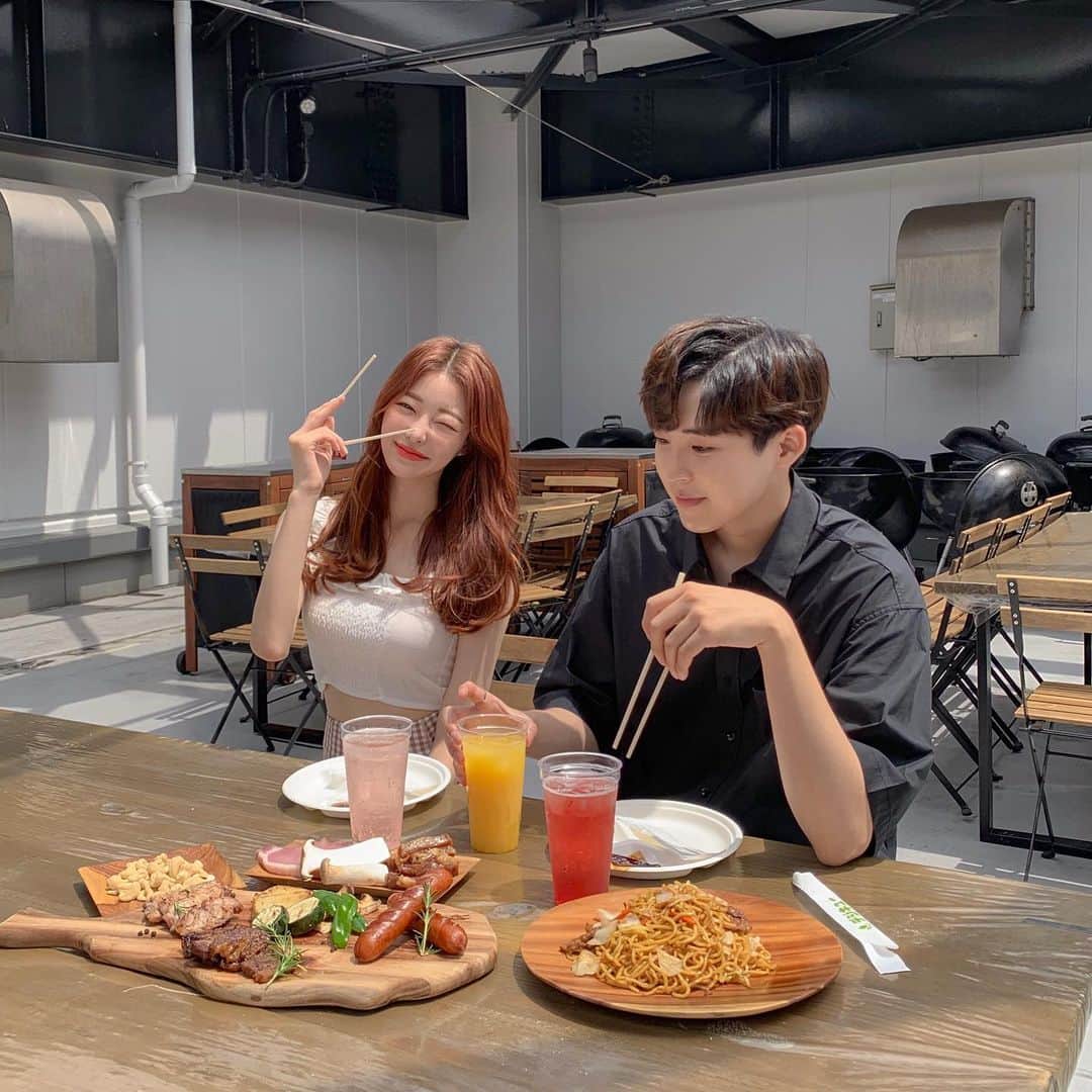 のインスタグラム：「・ 2019年4月6日にオープンしたROOF TOP BBQ CAFE BAR。 食材も機材も予約一つで準備OK！ 非日常空間で、楽しいひと時をお過ごしください。 ◆ジェヨンくん&イェジンちゃんのお気に入りポイント◆ 「屋上でバーベキューできるのが韓国にはないので新鮮！」 【RF/Roof Top BBQ CAFE BAR】 レギュラーセット　ソフトドリンク飲み放題(大人)　：￥4,680+tax ・・・ ROOF TOP BBQ CAFE BAR opened on April 6, 2019. Both ingredients and equipment are prepared, all you need to do is make a reservation and come! Please have a good time in this extraordinary space. ◆ Jaeyoung & Yejin's favorite part ◆ "There are no bars like this in Korea that you can enjoy barbecue on the roof. It’s so cool!" 【RF/Roof Top BBQ CAFE BAR】 Regular set Soft drinks all you can drink (adult) ：￥4,680+tax ・・・ 於2019年4月6日開業的ROOF TOP BBQ CAFE BAR。 食材與燒烤器具一應俱全，只需要預約就通通OK！ 敬請在非日常的空間中度過美好時光。 ◆Jaeyoung和Yejin的推薦點◆ 「在韓國沒有這種能在屋頂上享受燒烤的店，非常新鮮！」 【RF/Roof Top BBQ CAFE BAR】 標準套餐 非酒精性飲料喝到飽（成人）：￥4,680+tax ・・・ 2019년 4월 6일에 오픈한 ROOF TOP BBQ CAFE BAR. 식재료도 주방도구도 예약하나로 준비 OK! 일상에서 벗어나 바베큐를 즐겨보세요. ◆재영씨&예진씨가 맘에 든 점◆ "옥상에서 바비큐 할 수 있는 게 한국엔 없으니 참신합니다!" 【RF/Roof Top BBQ CAFE BAR】 레귤러 세트, 탄산음료 무한리필 (성인) ：￥4,680+tax ------------------ 【Shop List】 ▼B1 ・GAP KIDS baby ▼1F ・GAP ▼2F ・agete ・BAREFOOT DREAMS ・NOJESS ・Soaptopia ▼3F ・CAMPER ・Flying Tiger Copenhagen ・LOVELESS Sunny Side Floor ・nano・universe ▼4F ・BEAUTY&YOUTH UNITED ARROWS ・NEW ERA® ・SHIPS ▼5,6F ・OSHMAN’S ▼7-10F ・TOWER RECORDS ------------------ #Flags #フラッグス #ShinjukuFlags #新宿フラッグス #Shinjuku #新宿 #買い物 #ショッピング #バーベキュー #BBQ #手ぶらでBBQ #プレゼント #お買い物記録 #買ったもの #逛街 #禮物 #買買買 #日本旅遊 #日本時裝 #shopping #shoppingmall #departmentstore #present #japantravel #japanfashion #tokyotravel #도쿄 #신주쿠 #패션 #옷스타그램」