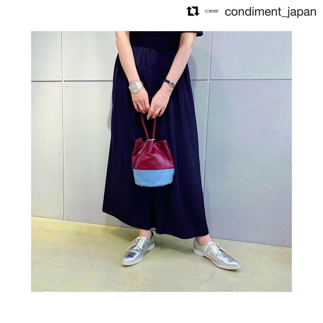 nouerさんのインスタグラム写真 - (nouerInstagram)「#repost @condiment_japan ・・・ . こちらオンラインでもお取り扱い中です🥰 . . ☆☆☆NEW ARRIVAL☆☆☆ . . . "PECHINCHAR original" . . 12-51-08445 ¥16.500-(tax-in) . . . カラーが効いたバケツ型BAG。 . 小ぶりなサイズ感が洗練された ファッションを演出してくれます。 . 柔らかなカウレザーを使用。 各色のキーカラーはさり気ない差し色で トータルコーディネートのアクセントにも◎ . . 様々なテイストにマッチしやすい シンプルなフォルムも嬉しいポイントです。 . . . . . FINAL SALE 開催中！！！！ . . . . . #condiment#nouer#pechinchar#fennel #accessory#bag#shoes#summer#autumn #leather#fashion#color#NEW#👜#‼︎‼︎‼︎ . .」7月17日 18時01分 - nouer_official