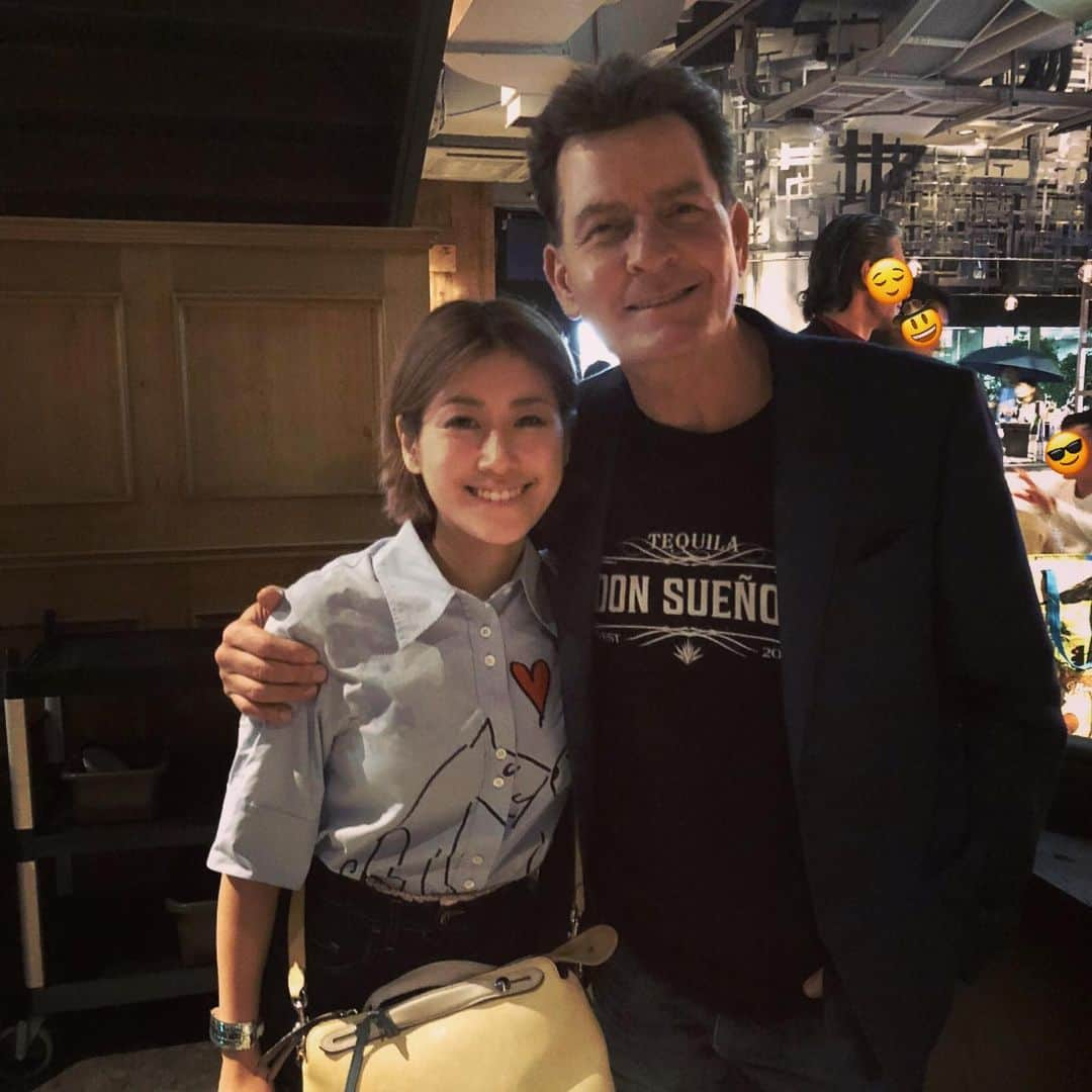 IMALUさんのインスタグラム写真 - (IMALUInstagram)「Thank you @donsuenos and @charliesheen for having me! Don Suenosのパーティーで来日していたチャーリーシーンさんにお会いできました😱 #donsuenos #tequila #テキーラ」7月17日 18時02分 - imalu_0919