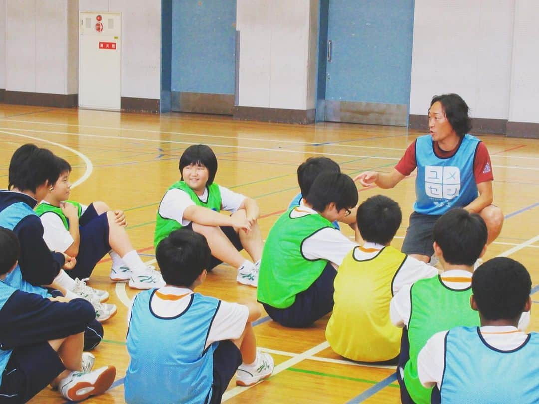 石川直宏さんのインスタグラム写真 - (石川直宏Instagram)「文京区立第八中学校で「夢の教室」を実施！ アシスタントは同級生の恭ちゃん！ やっとコラボが実現♪ ゲームの目標がクリア出来ず悔しかったけど、最初大人しかった生徒のみんながアイディアを共有・協力しながら何度も真剣にチャレンジする姿が嬉しかった🤝✨ 今の自分にしか出来ない事を、恐れずチャレンジし続けて欲しいです！ . #ピンチはチャンス #夢の教室 #夢先生 #ユメセン  #JFA #JFAこころのプロジェクト  #文京区 #野田恭平 #石川直宏」7月17日 18時13分 - sgss.18