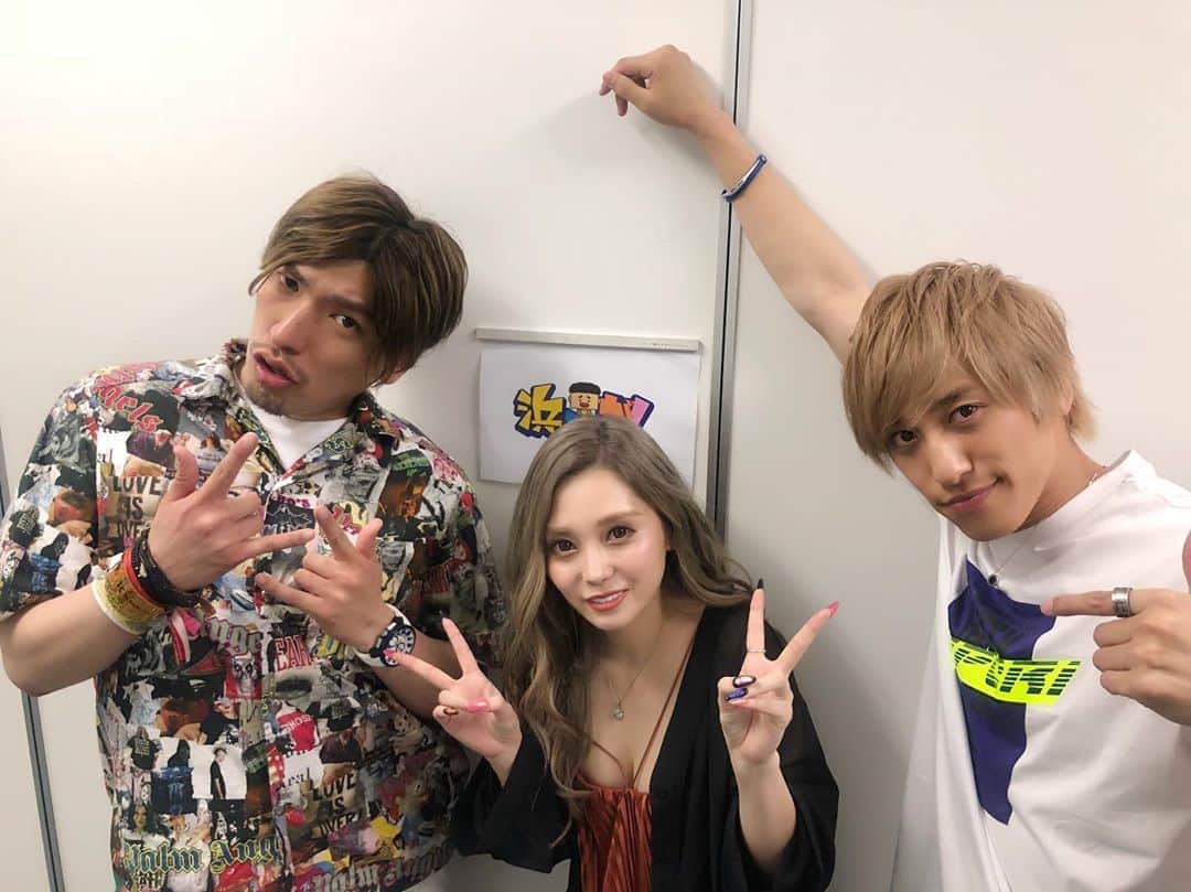のインスタグラム：「7/17（水）24:54 〜 O.A 読売テレビ 「浜ちゃんが！」出演します！🧡🧡🧡 関西圏の方、ぜひみてください！  関東は月末📺✨✨ #浜ちゃんが #読売テレビ #EXIT さん #shopping」