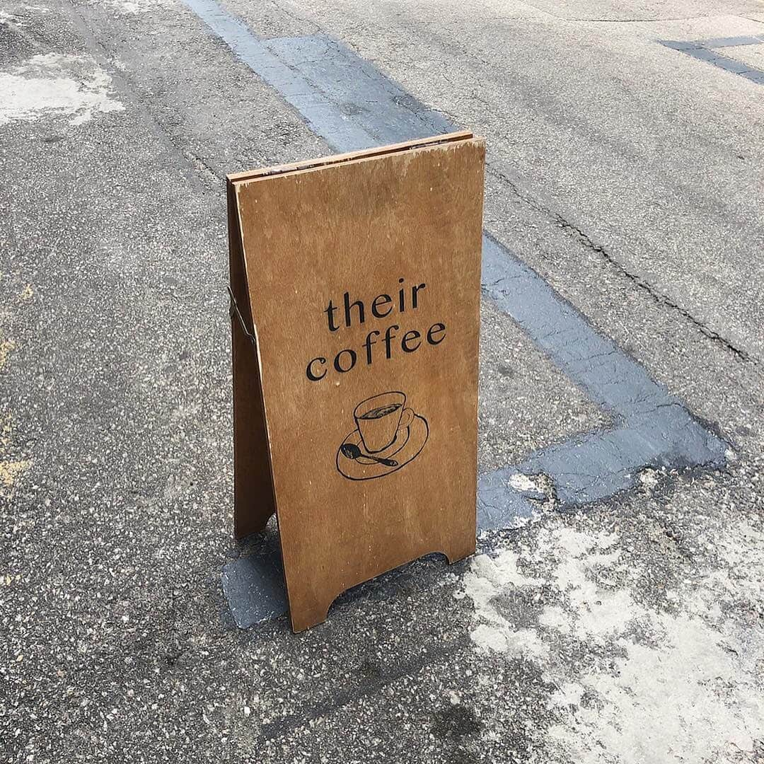 isutaさんのインスタグラム写真 - (isutaInstagram)「. 韓国・延南洞（ヨンナムドン）にあるカフェ「Their Coffee」をご紹介♡ . ボリューム満点のティラミスやあんバタークッキーなどのスイーツが揃っています！カフェタイムにぴったりですよね♩ . また、オリジナルの雑貨がかわいいと注目を集めているんです！ .  ゆるかわなイラストが描かれたピクニックセットをはじめ、トートバッグや巾着、ポーチなどのアイテムが揃っていますよ♩ . ゆる〜いキャラクターたちのアイテムは、見ているだけで心奪われてしまうほどキュンとしちゃいますよね！ . ぜひ韓国に行く際にはチェックしてみてください！ . 流行のアイテムやスポットの写真にはハッシュタグ#isutapic を付けるか @isuta_jp をタグ付けして教えてね❤︎ _____ Their Coffee open：12:00〜21:00 close：木曜日 access：ソウル特別市566-19地下2号麻 _____ photo by @_vplanet @rina.kty . #isuta #isutapic #isutacafe #イスタ #韓国カフェ #isuta_韓国カフェ #Theircoffee」7月17日 18時16分 - isuta_jp