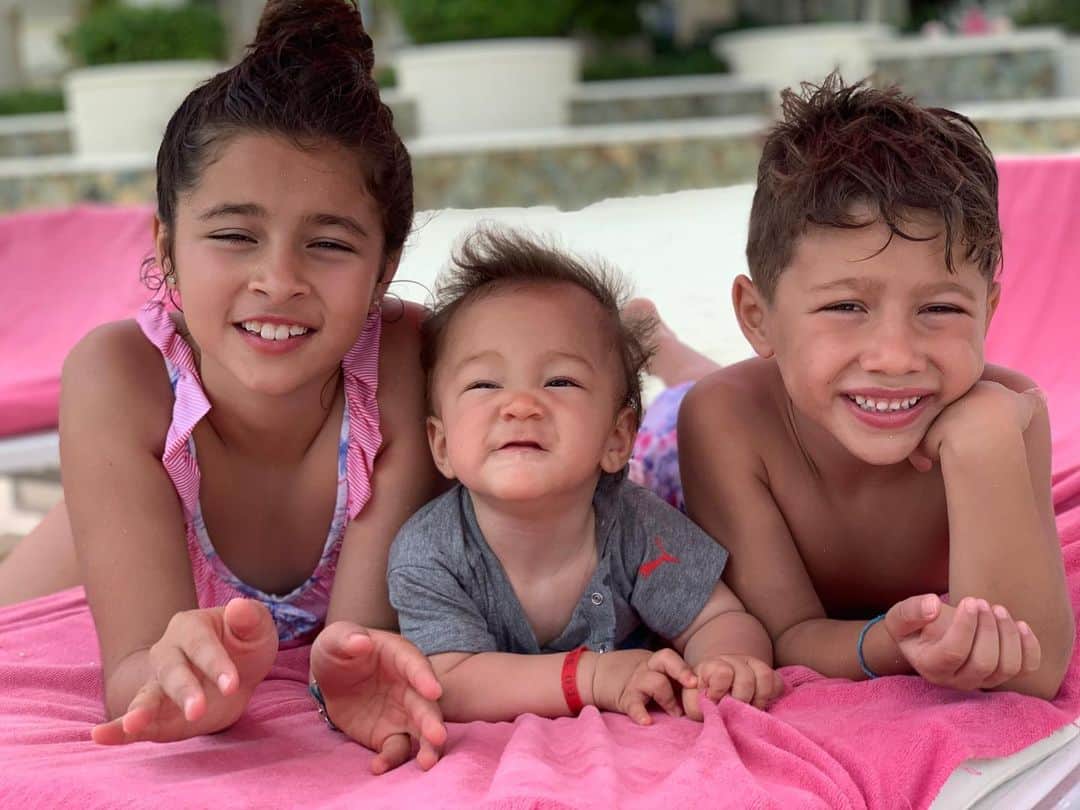 ソフィア・バルビのインスタグラム：「chinitos de mi vida!!! ♥️❤️♥️」