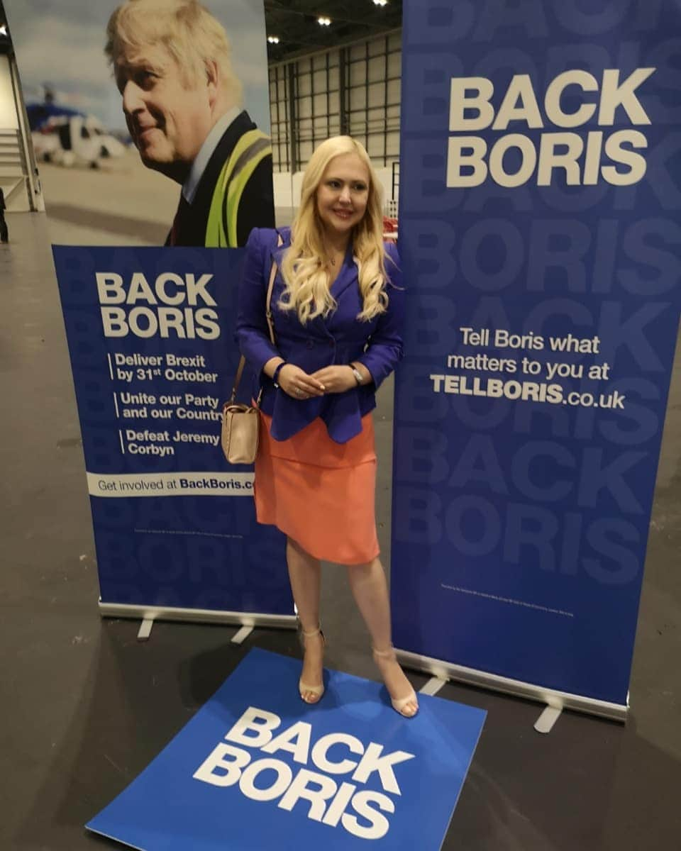 アンナ＝マリア・ガロヤンさんのインスタグラム写真 - (アンナ＝マリア・ガロヤンInstagram)「At the final 2019 Conservative Party leadership hustings hosted in London. Looking forward to listening to Boris Johnson & Jeremy Hunt. ✌️🗳✌️ . #backboris #borisjohnsonforprimeminister #toryparty #Conservativeleadership #londonhustings #leadershiphustings  #conservatives #mylovelylondon  #conservative #toryleadership #politicalanimals  #conservativesupporter #borisforpm #borisforprimeminister #livelovelondon」7月18日 3時50分 - annamariagalojan