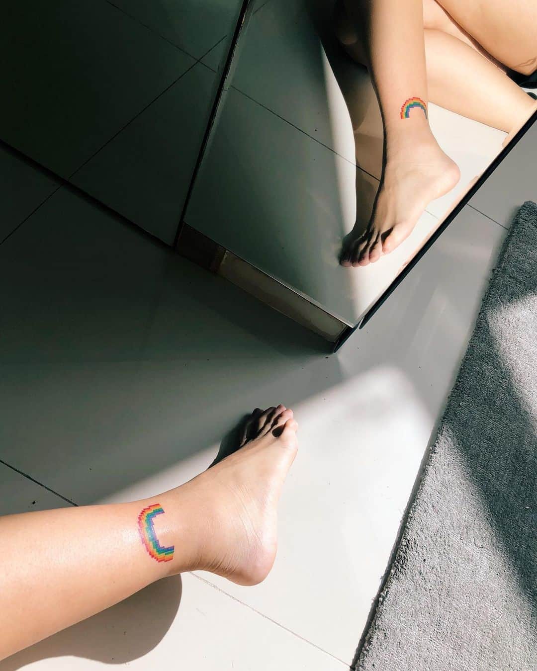 Gabriela Salesのインスタグラム：「Foto do pé porque agora eu posso flopar em paz kkkkk」