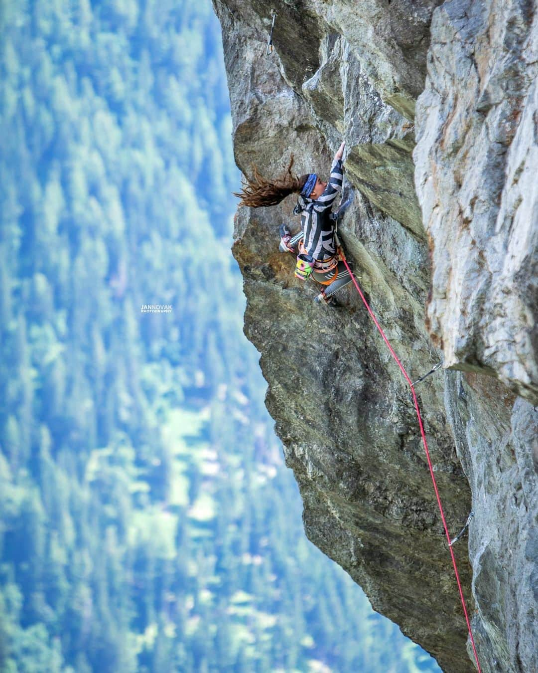 ブルック・ラバウトゥーさんのインスタグラム写真 - (ブルック・ラバウトゥーInstagram)「A little bit of outdoor rock climbing in between the World Cups to keep me sane☺️ •  Very excited for the Briançon World Cup coming up! 📸: @jan_novak_photography」7月18日 3時43分 - brookeraboutou