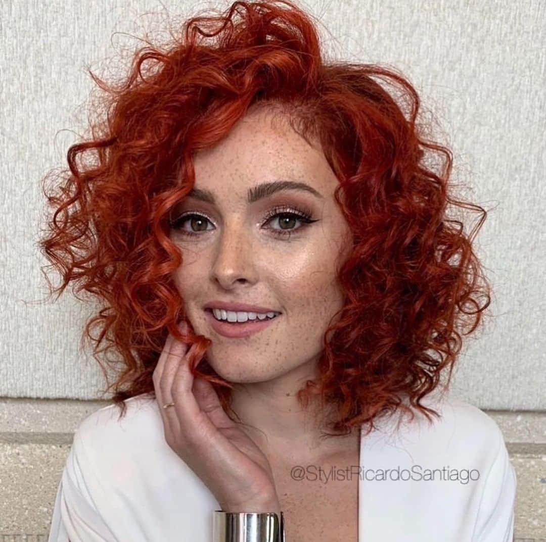 CosmoProf Beautyさんのインスタグラム写真 - (CosmoProf BeautyInstagram)「Texture & Color GOALS😍❤ ✨ Hair by @stylistricardosantiago who used the NEW @joico Lumishine Demi Powerhouse Reds collection and @colortrak tools to create this GORGEOUS color on his stunning model.  Find the full line of Joico color & styling products EXCLUSIVELY at #cosmoprofbeauty for #licensedtocreate artists  #repost #joicocolor #naturalhair #redhaircolor #redhairgoals #redhead #naturalcurlyhair #hairjoi」7月18日 4時00分 - cosmoprofbeauty