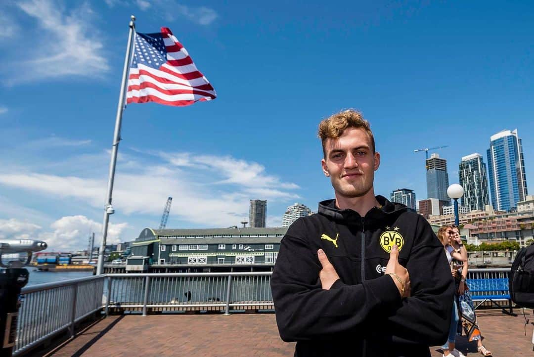 ボルシア・ドルトムントさんのインスタグラム写真 - (ボルシア・ドルトムントInstagram)「🔭 Visiting Seattle with a view 🇺🇸🖤💛 #bvbusa #visitseattle #bvb #bvb09 #borussiadortmund #usa #sightseeing #julianbrandt #jacobbruunlarsen #emma」7月18日 4時00分 - bvb09