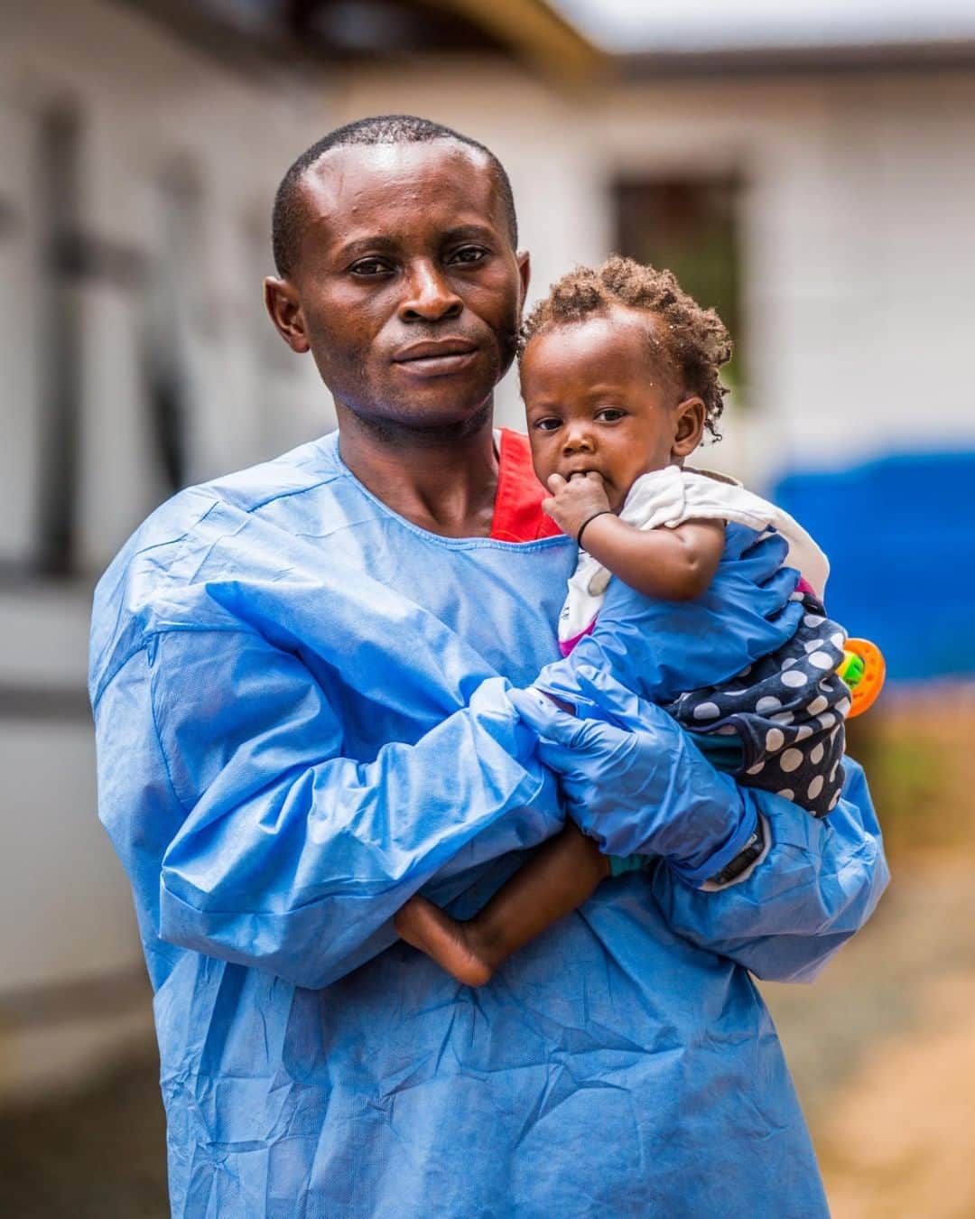 unicefさんのインスタグラム写真 - (unicefInstagram)「Richard is cradling Christ-Vie, 7 months, on the day her mother passed away at an Ebola treatment centre in Butembo, DR Congo. Today, @who declared the Ebola outbreak an emergency of international concern. We fully support this decision. Proportionately, more children are being affected than during any previous outbreak, and it urgently needs the world’s attention and far more resources. We’re on the ground, making sure the protection of children is at the heart of the response. In addition to leading mass information campaigns, we’re protecting school children with handwashing facilities and caring for children orphaned by Ebola. @unicefrdcongo © UNICEF/UN0311499/Tremeau」7月18日 4時02分 - unicef