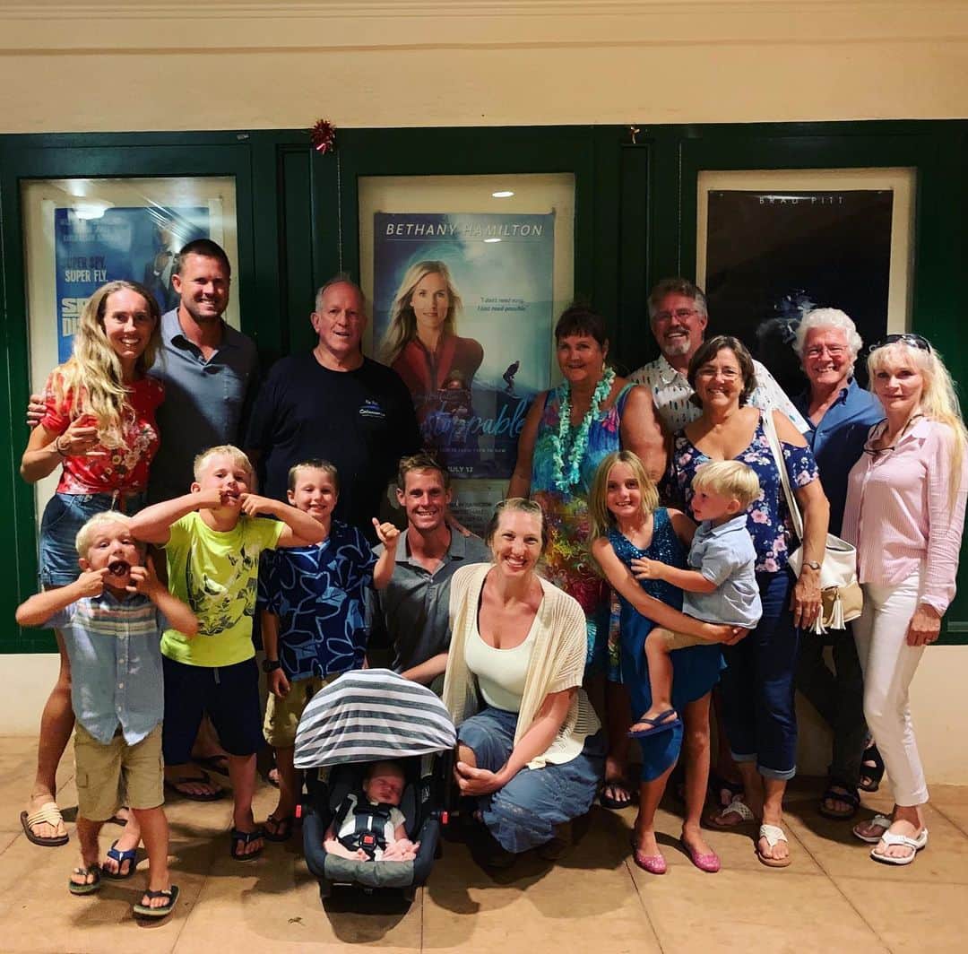 Bethany Hamiltonさんのインスタグラム写真 - (Bethany HamiltonInstagram)「My wonderful family at @historic_waimea_theater on Kauai to watch @unstoppablethefilm!!! Wish I could’ve been there!!! #unstoppable」7月18日 4時26分 - bethanyhamilton