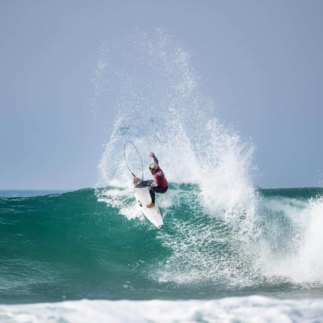 五十嵐カノアさんのインスタグラム写真 - (五十嵐カノアInstagram)「These are moments that I live for. Into finals day here in South Africa. Time to grit my teeth and enjoy the ride 🌩」7月18日 4時40分 - kanoaigarashi