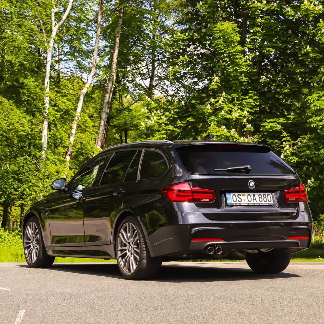 BMWのインスタグラム：「Sporting genes are behind the powerful lines. The sixth generation of BMW 3 Series Touring. #BMW #3Series #BMWrepost @_d.production @tino.car.photography」