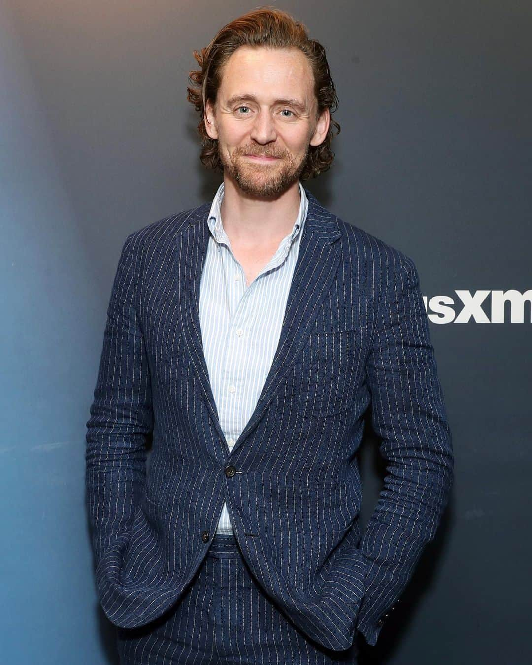 Just Jaredさんのインスタグラム写真 - (Just JaredInstagram)「@twhiddleston stops by @siriusxm to talk about his Broadway debut in #betrayalbroadway! Click photo link in bio for more. Photos: @gettyimages」7月18日 5時02分 - justjared