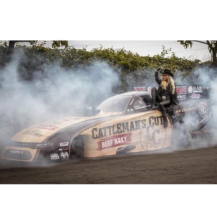 カルメン・エレクトラさんのインスタグラム写真 - (カルメン・エレクトラInstagram)「Calling all race fans ! It’s @NHRA race week we’re giving away a Cattlewoman care Package consisting of Cattleman’s Cut Jerky, a signed Jim Dunn Racing Hero Card, a Jim Dunn Racing Jersey, and a custom video message from yours truly. Here’s how to earn a chance to win:  1. Follow @cattlemanscut on Instagram.  2. Comment  #i🖤thecattlewoman on any @cattlemanscut instagram post.  Good luck and Have Fun! #CattlemanU」7月18日 5時05分 - carmenelectra