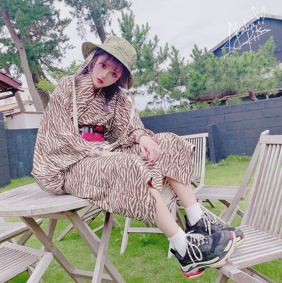 赤羽律のインスタグラム：「【🍒お知らせ🍒】 この度、「STMF Tokyo」というブランドを立ち上げる事になりました！  記念すべき初作は………この時期にピッタリな浴衣になります！ みなさんに気に入っていただけると嬉しいです！ これからも洋服やアクセサリー等々、いろいろなプロデュースをしていきたいと思っております！ ブランドのコンセプトや詳細、商品の発売日については、後日お知らせするのでお楽しみに！  今回撮影してた1着目のサンプル写真載せますね💋 まだ公開してないサンプル写真もいっぱいあるので、お楽しみに…❤️ #浴衣 #デザイン #プロデュース #ファッション #yukata #fashion #japan #tokyo #stmf_tokyo #summonthemiddlefinger #brand #ブランド #akabaritsu #tokyo #mode #harajuku」