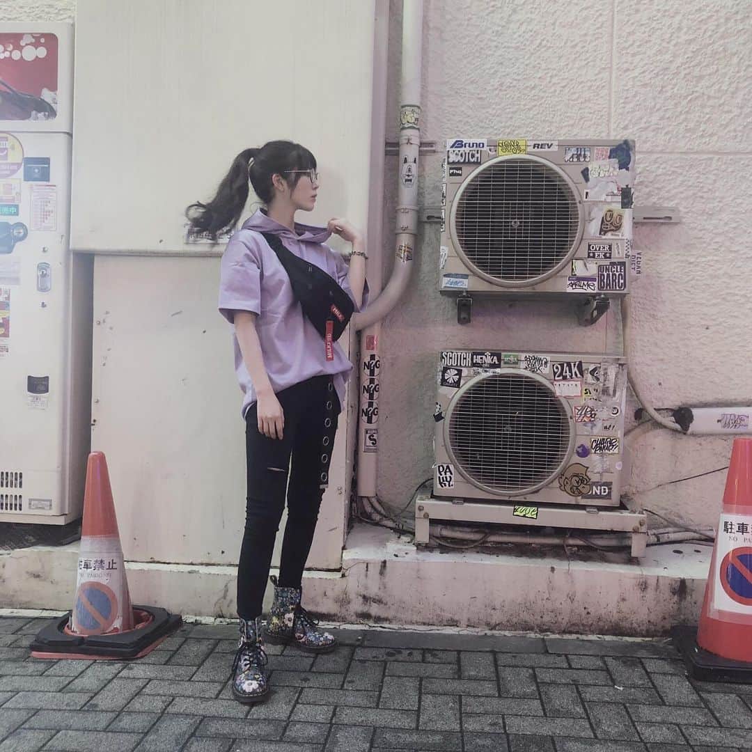 日下部美愛のインスタグラム：「MYneの展示会で頼んでたパーカー💜💜 きゃわいい〜〜たくさん着るぞ〜〜 ポニーテールの躍動感 . . . #myne #drmartens #photo #japan #model #me #code #fashion #makeup #followme #instagood #camera #instadaily #dailylook #ootd #한국 #맞팔 #사진 #데일리 #데일리룩 #인스타사진 #인스타그램 #일본인 #패션 #패션스타그램 #오오티디 #코디 #粉我 #偶像」