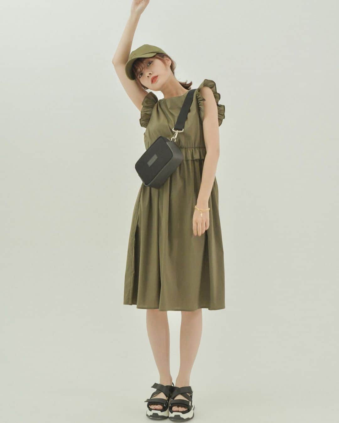前田希美（まえのん）さんのインスタグラム写真 - (前田希美（まえのん）Instagram)「#のんの私服  先日のコーデ。 こだわりがいっぱい詰まった ワンピース☺︎ サラッと1枚で着れるので 夏にはぴったり♥ ブラックもカーキも どちらも使いやすいです。 ￥6,990 ☺︎ #code #私服 #ootd #onepiece  #skirt #nwith #エヌウィズ  #fashion」7月17日 20時14分 - maeda_nozomi