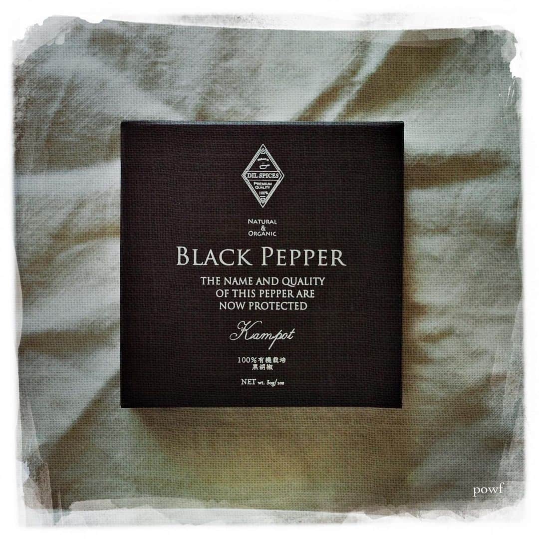anemone_69のインスタグラム：「. カッコよすぎる #黒胡椒 . . #blackpepper #organic #オーガニック #akomeyatokyo #パケ買い . #DreamCanvas_powf . . .」