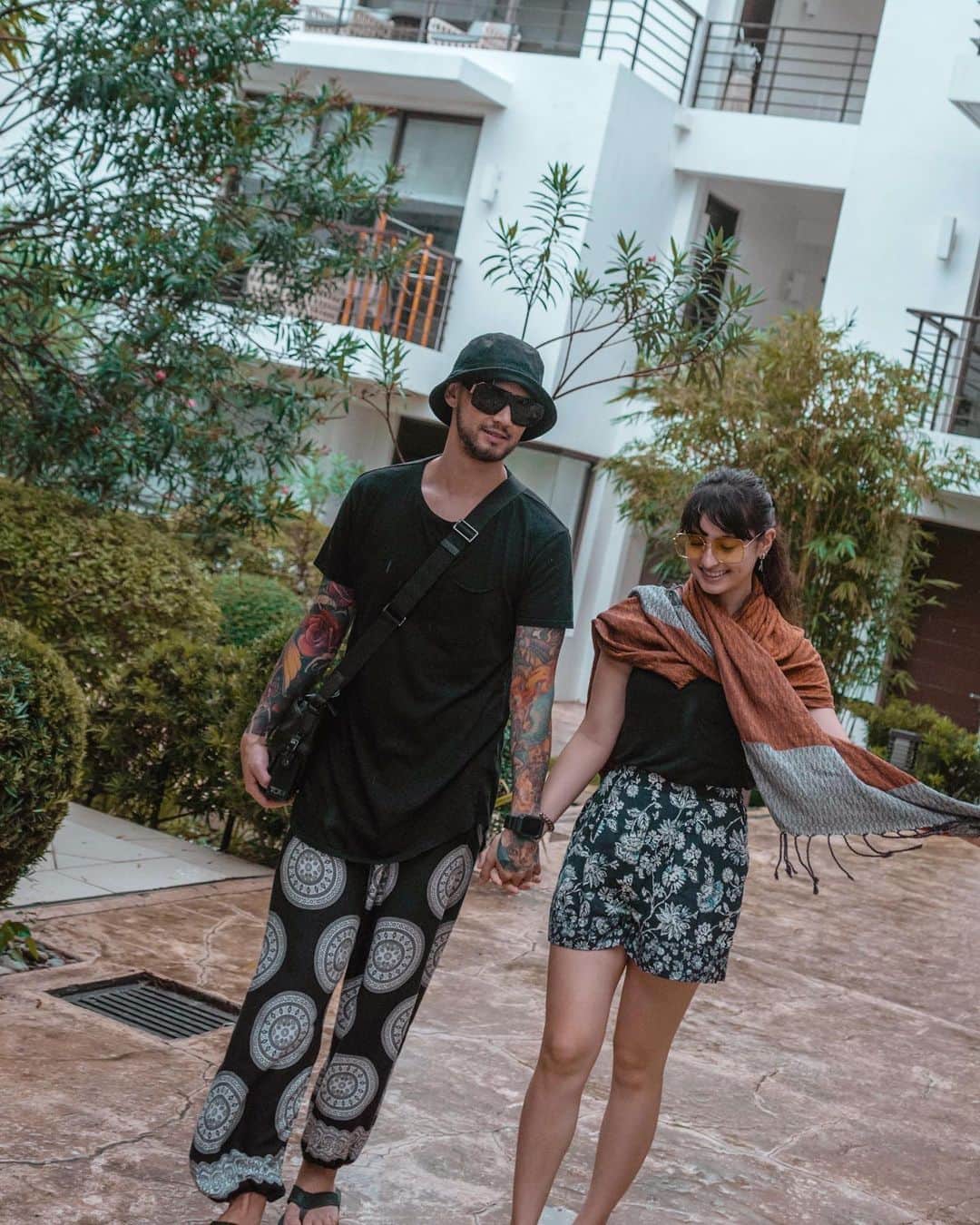 Coleen Garciaさんのインスタグラム写真 - (Coleen GarciaInstagram)「It’s really gloomy here in Boracay, but our trip has still been so much fun even though we’ve been staying in! There are about 35 of us here for our little reunion, and some of our relatives flew in from different countries. It’s not exactly the best time to go to the beach, but we’re still blessed to get to spend this trip with our family. Not gonna lie though, the wind has been intense. Stay safe and dry, everyone! 💙 #discoveryshoresboracay」7月17日 20時20分 - coleen