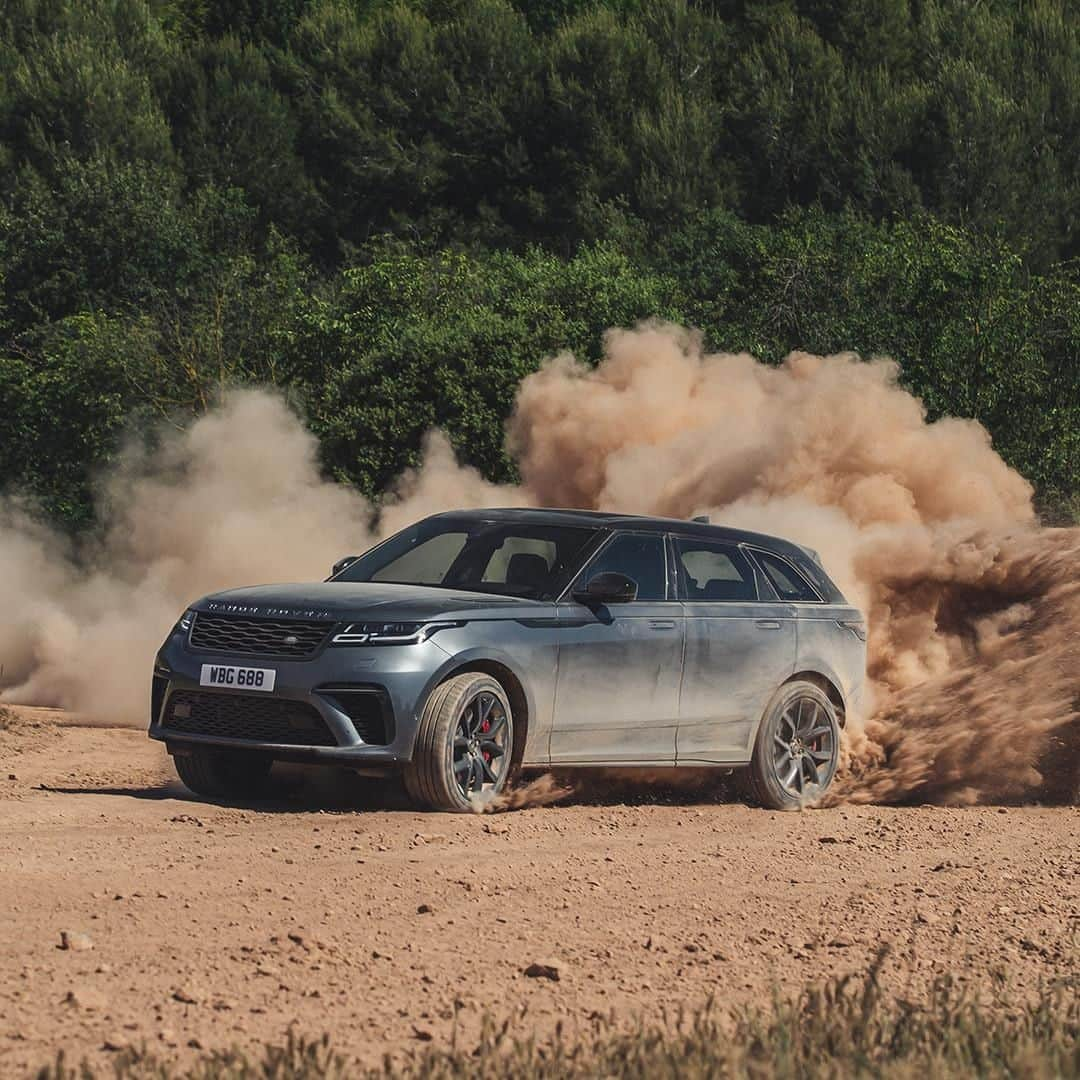 Land Roverさんのインスタグラム写真 - (Land RoverInstagram)「A suite of driving technologies on #RangeRover #Velar #SVAutobiographyDynamic Edition give you power with precision no matter the conditions.  #SVAutobiography #SV #SpecialVehicleOperations #PerformanceSUV #LuxurySUV #Design #LandRover」7月17日 20時30分 - landrover