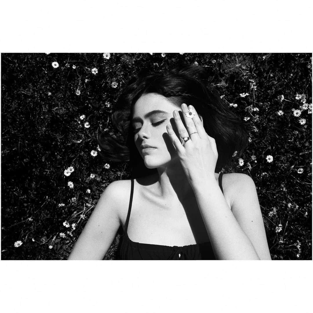 クリスティナ・バザンのインスタグラム：「Who’s coming to @lollapaloozafr this weekend? Excited to perform on Saturday with @lewisylvain @adamvadel @thomas.bernardini.music, hope to see many of you guys there 🖤✨ @livenationfr Photography @elisaparron」