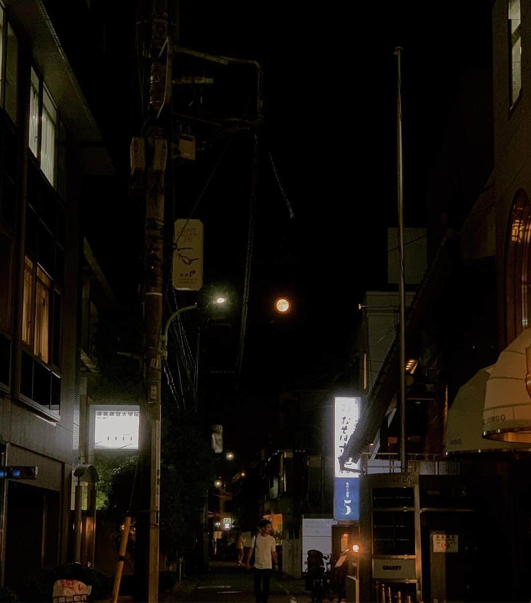 奈月セナさんのインスタグラム写真 - (奈月セナInstagram)「今宵は満月🌕 綺麗な月です。 みんな見てる？」7月17日 20時51分 - natsuki_sena