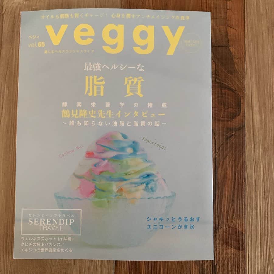 宮前真樹さんのインスタグラム写真 - (宮前真樹Instagram)「#veggy @veggy_jp  ただ今発売中の雑誌ベジーの中で 私がおススメのオイルご紹介しています。  今回のテーマは「脂質」 「油は悪いモノ」というイメージは もう過去のものになってきましたね 良質のオイルは美容健康にとても良いのです。 まるっと一冊読み応えありますよ！ #脂質 #オイル #植物性オイル #私のおすすめ @ajitoscience  #podor #ポドル #centonze #チェントンツェ  #インナーケア #アウターケア どっちも大事  #マルティナ @martina_organic  自分に必要なオイル 好きなオイル見つけるのも楽しいよ！」7月17日 20時49分 - miyamaemaki0116