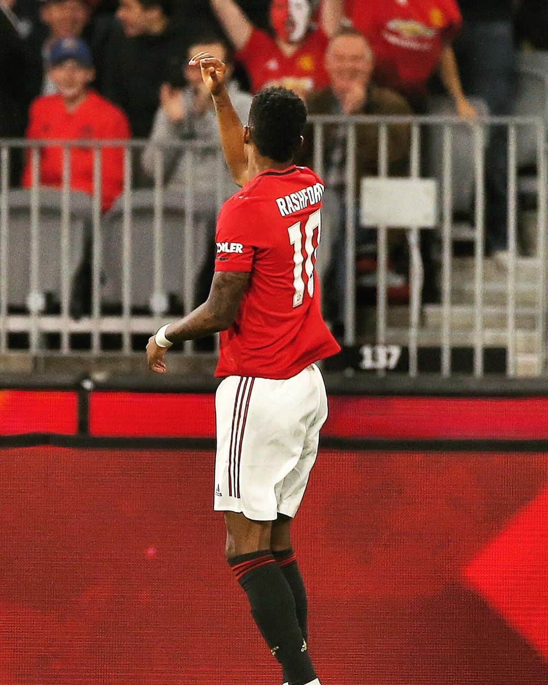 マンチェスター・ユナイテッドさんのインスタグラム写真 - (マンチェスター・ユナイテッドInstagram)「A sublime goal from @MarcusRashford means #MUFC lead 2-0 at half-time! 🔥#MUTOUR」7月17日 20時55分 - manchesterunited