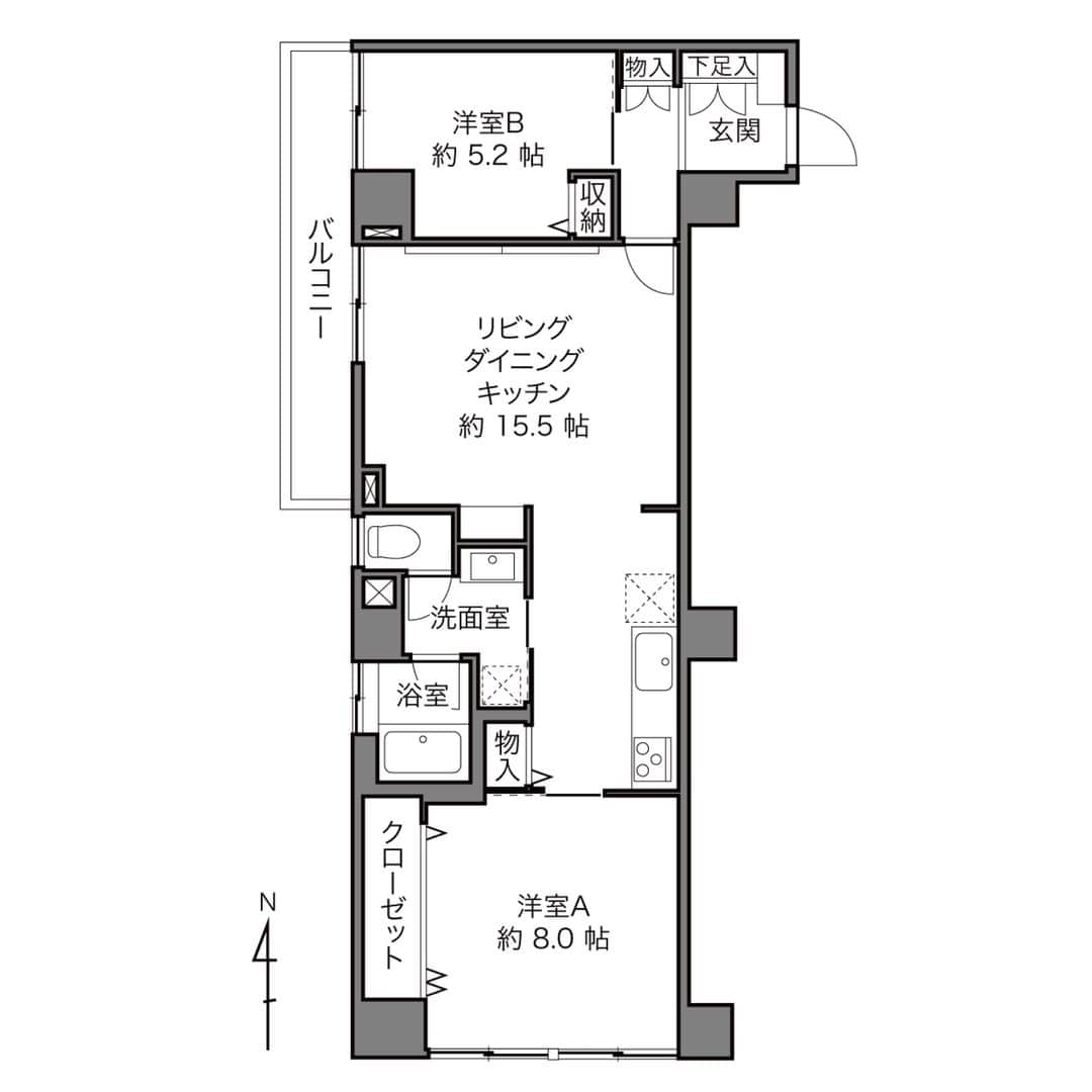 カウカモ ｜『一点もの』の住まいに出会おうさんのインスタグラム写真 - (カウカモ ｜『一点もの』の住まいに出会おうInstagram)「『湯けむりの人影』 バスルームの窓辺が好き。夜の小学校はどこまでも穏やかだ。金次郎は「見てません」と言いたげに本に目を落とす。明日のチャイムが鳴ったら、はしゃぐ声がまた暮らしの背中を押してくれるだろう。家中の窓を開け、爽快なエネルギーを充填しよう。閑静×歓声がコラボする、多面的山王ファミリーライフ。 . 大森駅 / 2LDK / 71.73㎡ . --------------- ▶︎バーチャル内見ができるカモ？この物件の詳細はストーリーズ、またはプロフィールのリンクから【 湯けむりの人影 】をチェック！→@cowcamo --------------- . #cowcamo #カウカモ . #住まいづくり#間取り#間取り図#リビング#ダイニング#キッチン#リノベ#リノベーション#リノベーションマンション#中古マンション#マンション暮らし#ライフスタイル#シンプルライフ#インテリア#インテリアデザイン#インテリアコーディネート#インテリア雑貨#インテリア好きな人と繋がりたい#物件探し#内装 #室内窓#リビングインテリア#リビングダイニング#木のぬくもり#木目調#グリーンのある暮らし#ナチュラルインテリア#心地よい暮らし」7月17日 21時00分 - cowcamo