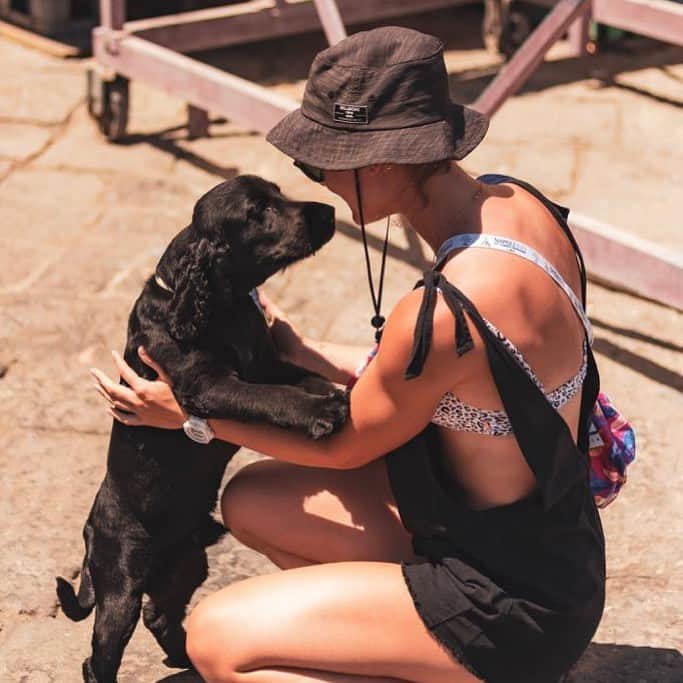 ライリー・デイのインスタグラム：「I love this puppy as much as I love my bucket hat」