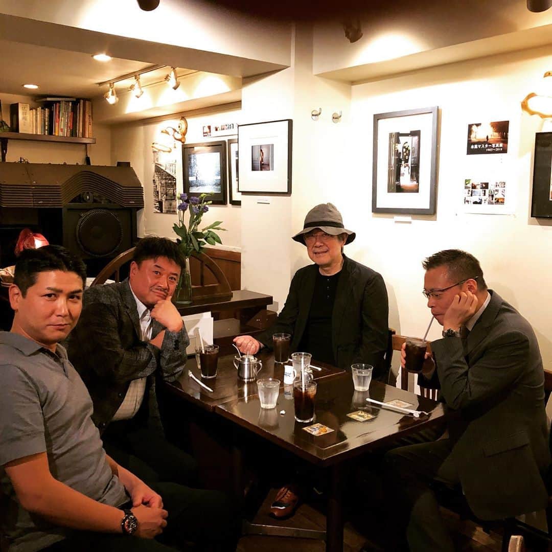 松本隆さんのインスタグラム写真 - (松本隆Instagram)「神戸元町にぼくのイベントのスタッフが相談しに来てくれた。夢と現実がいい感じにかき混ぜられて。」7月17日 21時09分 - takashi_matsumoto_official
