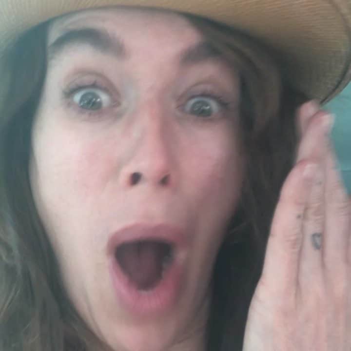 レナ・ヘディのインスタグラム：「No I’m not engaged 😂 I’m just super CHUFFED and shocked and FULL of gratitude for the game changing opportunity that has been Game Of Thrones.... what a way to say Adios to this adventure of a lifetime .. Congrats to our INCREDIBLE CREW AND CAST ... 🥰😘🤗😱😱😱😱😱🐙❤️ #lovefestinthe7kingdoms 🥰🥰🥰💗」