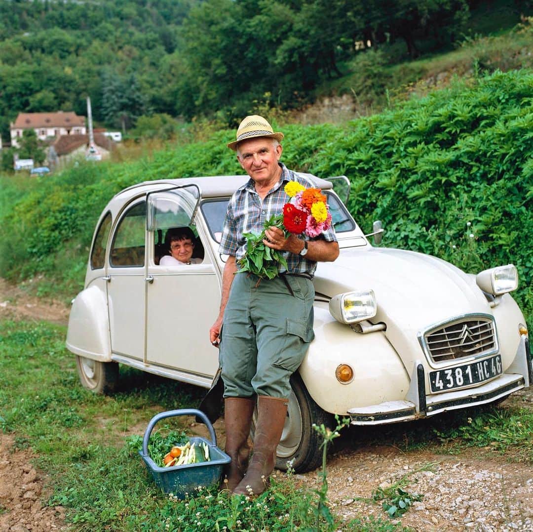 thephotosocietyさんのインスタグラム写真 - (thephotosocietyInstagram)「Photo by @catherinekarnow // Outside the village of Saint-Cirq-Lapopie in the Dordogne, a farmer and his wife stop to pick flowers in their small garden. Their car, the Deux Chevaux, has now become a collectors' item, despite that is basically made of tin and has the horsepower of two horses, as the name means. These timeless scenes in rural France are increasingly hard to find, but such a treasure when you do come upon them. Head on over to my profile to see more images of traditional France. #timelessfrance #ruralfrance #authenticfrance #deuxchevaux #dordogne #saintcirqlapopie #catherinekarnowphotoworkshopscom」7月17日 21時14分 - thephotosociety