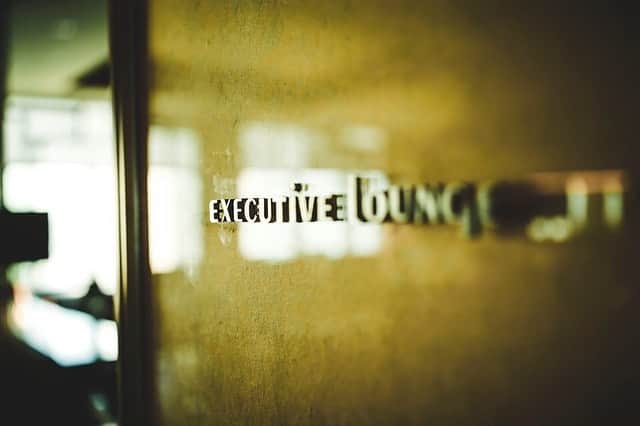Conrad Tokyoさんのインスタグラム写真 - (Conrad TokyoInstagram)「ホテル最上階、37階。エグゼクティブラウンジからの夜景。すてきな夜をお過ごしください。 https://www.conradtokyo.co.jp/facilities/executive_lounge Executive Lounge located on the 37th floor offering expansive panoramic views of Tokyo bay and Hamarikyu Gardens. #コンラッド東京 #ホテル #汐留 #東京 #日本 #カクテル #ラウンジ #東京湾 #浜離宮恩賜庭園  #ConradTokyo #StayInspired #Conrad #hotel #Tokyo #Japan #lounge #cocktail #TokyoBay #garden  #东京康莱德酒店 #콘래드도쿄」7月17日 21時26分 - conrad_tokyo
