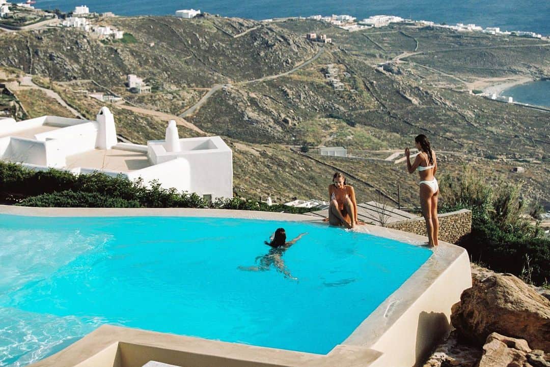 TRIANGL SWIMWEARさんのインスタグラム写真 - (TRIANGL SWIMWEARInstagram)「Fish Out of Water ☀️ @cameron_hammond | #SummerNeverEnds #Greece #Mykonos」7月17日 21時30分 - triangl