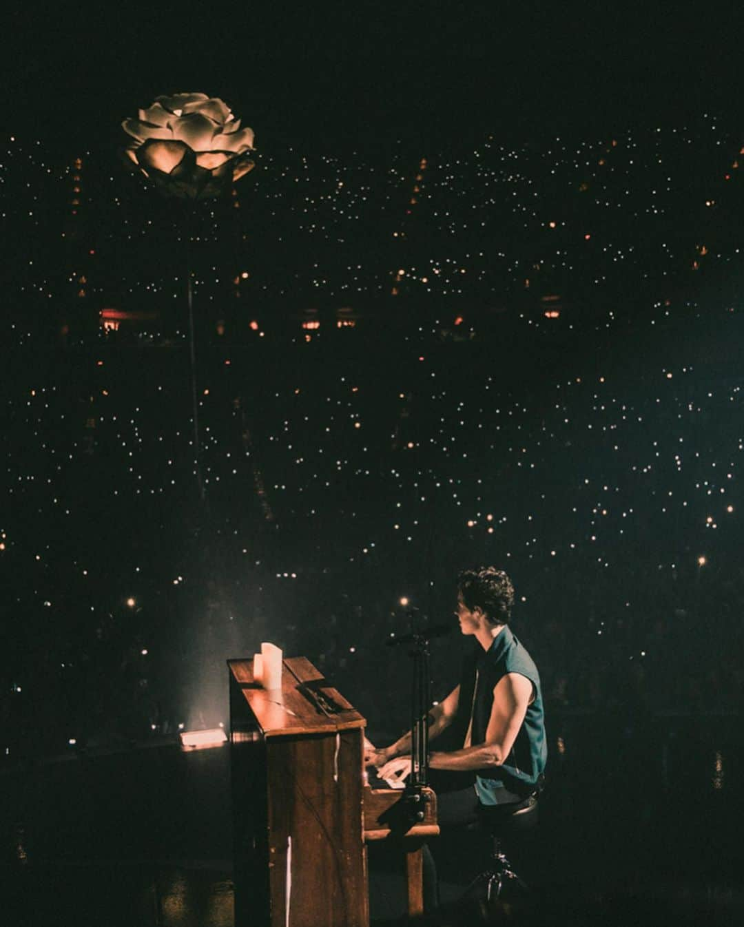 ポールスミスさんのインスタグラム写真 - (ポールスミスInstagram)「🎉 They’ve all come to see @shawnmendes. Shawn wears a custom 1 of 1 #PaulSmith outfit. Keep an eye out for more exclusive looks throughout the rest of his world tour! 🎉  Photography: @josiahvandien  #PaulSmith #ShawnMendesTheTour #music」7月17日 21時31分 - paulsmithdesign