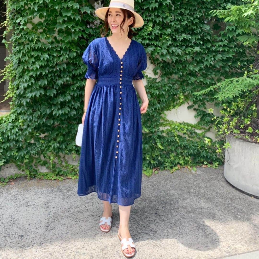 のインスタグラム：「. 今日は久しぶりに 晴れ間が見えて、 何日ぶりかの暑さ☺︎✨ . さていよいよ娘も夏休み！ 明日は楽しみなイベントもあり 本人は(私も)ドキドキです💓 . . #coordinate #maisonmichel#poem_accessory#hasolas#hermes#nicogiani」