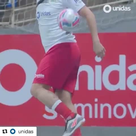 アレッサンドロ・ローザ・ヴィエイラのインスタグラム：「Vídeo- Sensacional @unidas —-#Repost @unidas with @get_repost ・・・ A Unidas levou o maior jogador da história do futsal para Guarapuava, no Paraná. Dê um play e vamos juntos curtir os melhores momentos do Falcão no Jogo do Rei. O próximo jogo pode ser na sua cidade!  @falcao12oficial  @jukanalha  @adonias  @lucaneta10  @amandinhafutsal10  @lucas_bzk  @igorrezende12  @jbragenciamentos  @eu.gatti  @lidiamouraoficiall」