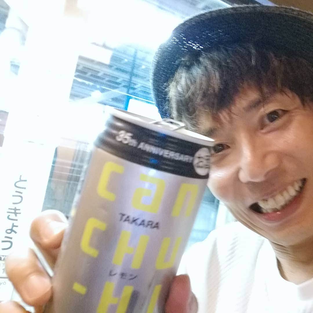岡田達也のインスタグラム：「『世襲戦隊カゾクマンⅢ』 東京公演が無事に終了しました！ ご来場いただいたみなさん、ありがとうございました！ ひとまず鳥取に戻って旅公演に備えます！ 取り急ぎお礼まで！  #世襲戦隊カゾクマン  #男前男 #東京駅 #サンライズ出雲 #宝缶チューハイ #岡田達也」