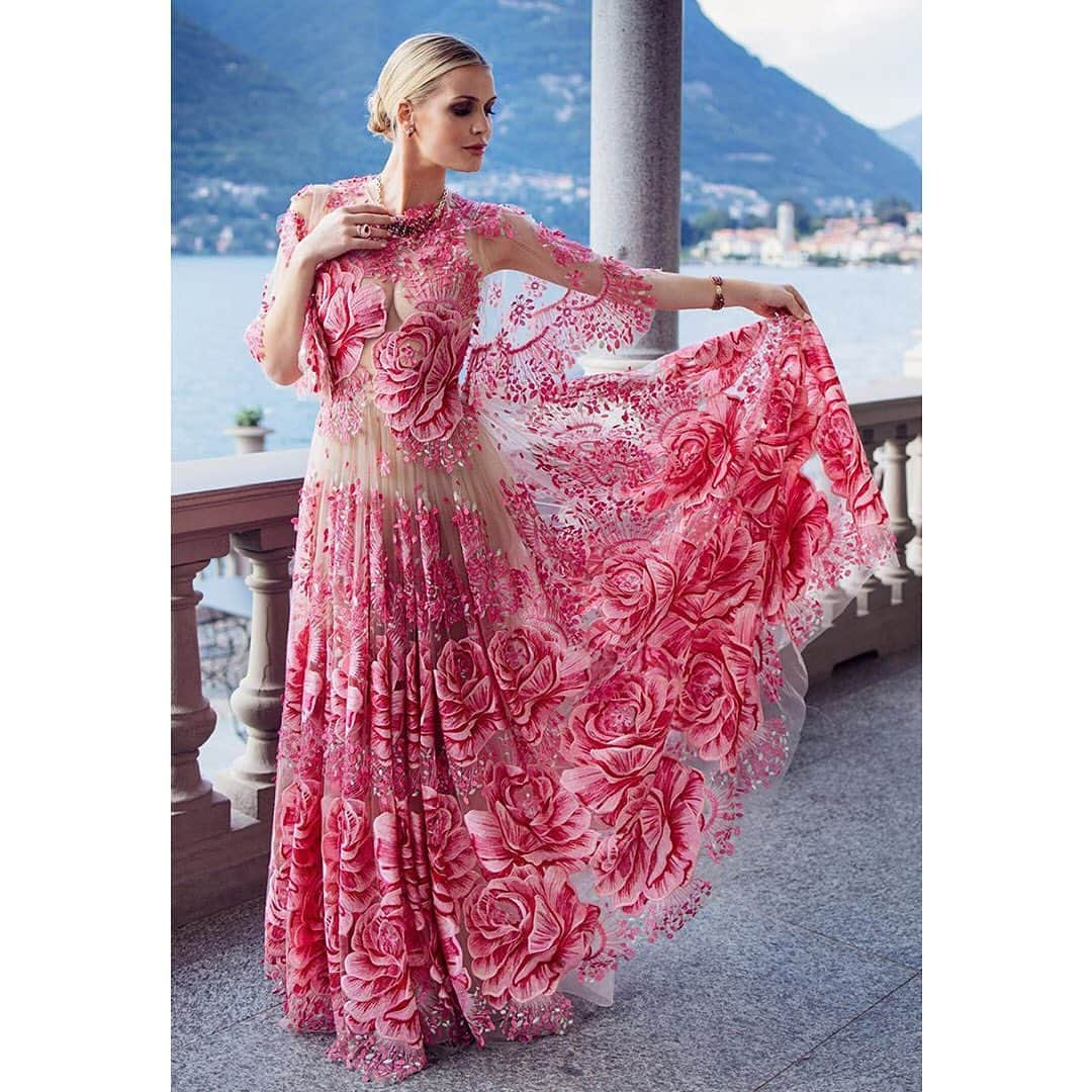 ドルチェ&ガッバーナさんのインスタグラム写真 - (ドルチェ&ガッバーナInstagram)「Lady Kitty Spencer pictured wearing a floor length pink Dolce&Gabbana dress.  #DGWomen #DGCelebs」7月17日 21時55分 - dolcegabbana