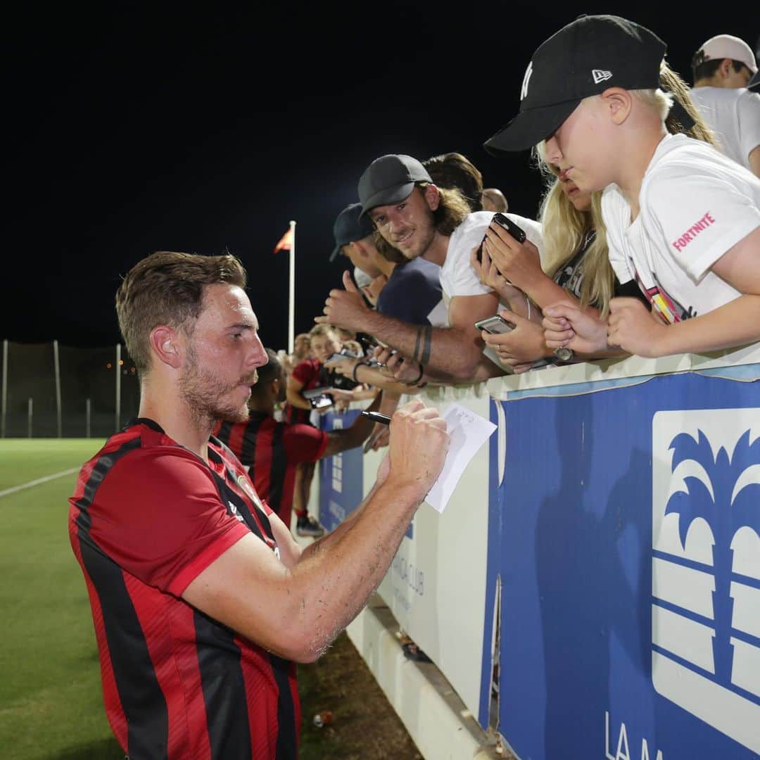 AFCボーンマスさんのインスタグラム写真 - (AFCボーンマスInstagram)「Great to see so many fans in La Manga last night 👋 Thank you for your support! #afcb 🍒」7月17日 21時56分 - afcb