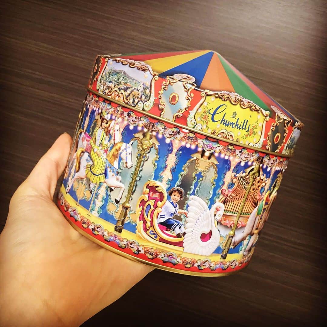 緒月遠麻さんのインスタグラム写真 - (緒月遠麻Instagram)「☺︎ 可愛い缶て 買っちまうなぁ~🎠✨ #何入れたらいいんだぃ これ以上 増やしてはいけない。 わかってる わかってるよ。 #カン」7月17日 21時57分 - toma_ozuki