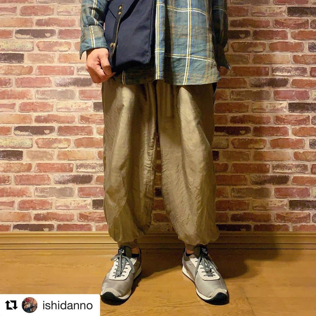 アールエフダブリューさんのインスタグラム写真 - (アールエフダブリューInstagram)「#Repost @ishidanno with @get_repost ・・・ いいかんじの組み合わせ #ファッション #アースカラー #ズアーブパンツ #スニーカー #fashion #haversack #rfw #seilmarschall」7月17日 22時01分 - rfwtokyo