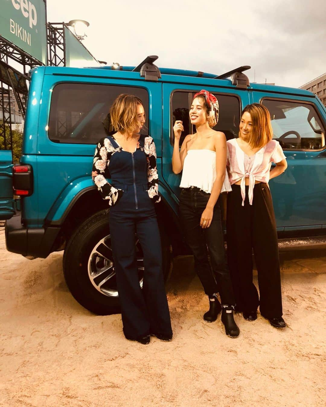 Lisa Halimさんのインスタグラム写真 - (Lisa HalimInstagram)「. RoxyGirlのみんなでお招きいただき Jeepの新型お披露目partyへ。 このままみんなと車借りてどこか行きたかった🏖♡ . #海遊び #ジープビキニ #Jeep_bikini #JeepReal @jeep_japan_official」7月17日 22時01分 - lisahalim