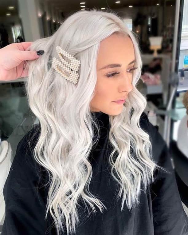 CosmoProf Beautyさんのインスタグラム写真 - (CosmoProf BeautyInstagram)「Cool for the Summer❄😎⁣ ⁣ Hair by @daisy_goord who lightened using @wellahairusa #Blondor & toned using #Illumina 9/60, 10/69 + 10/05⁣ ⁣ This month at #cosmoprofbeauty, Save 15% on Wella Blondor & Freelights and now for a limited time, get FREE SHIPPING on cosmoprofbeauty.com with your $50 WELLA purchase!⁣ ⁣ #repost #licensedtocreate #pearlblonde #blondehair #blondespecialist #wellahairusa #whiteblonde」7月17日 22時05分 - cosmoprofbeauty