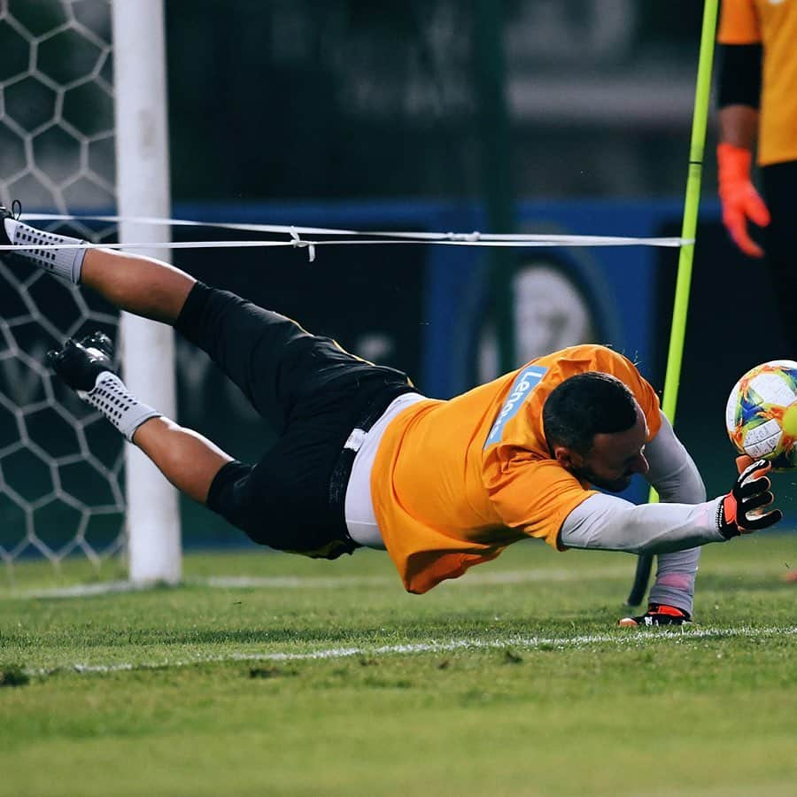 インテルナツィオナーレ・ミラノさんのインスタグラム写真 - (インテルナツィオナーレ・ミラノInstagram)「SAMIR FLYING DURING TRAINING 🙌🏼⚽️🔥 #Inter #ForzaInter #InterOnTour #Handanovic #Training #Football」7月17日 22時11分 - inter