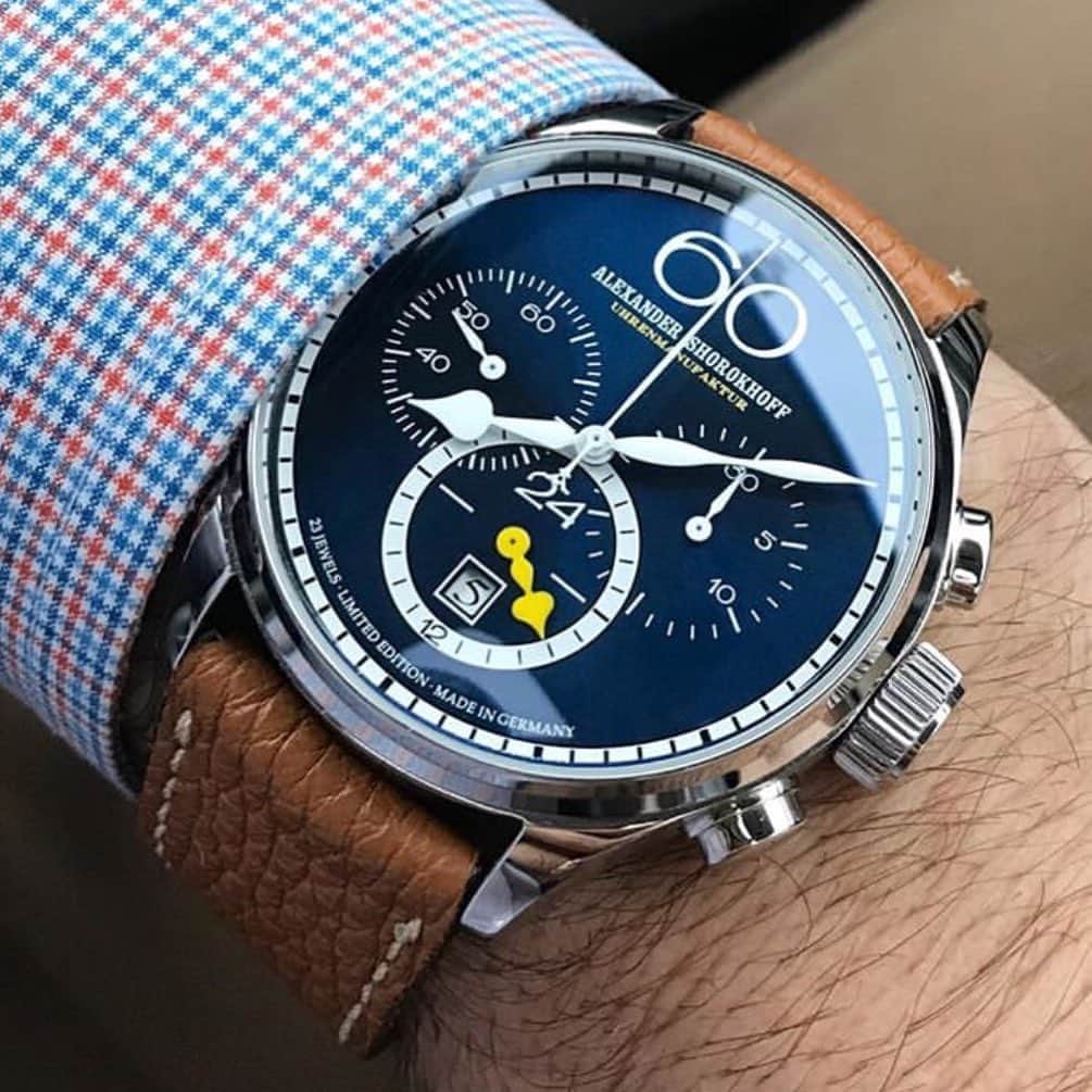 The Luxury Lifestyle Magazineさんのインスタグラム写真 - (The Luxury Lifestyle MagazineInstagram)「This beautiful vintage chronograph V2 @alexander_shorokhoff is almost sold out. The midnight blue dial colour and the hand-graved movement absolutely radiates exclusivity. Photo by jeep99dad」7月17日 22時19分 - luxurylifestylemagazine